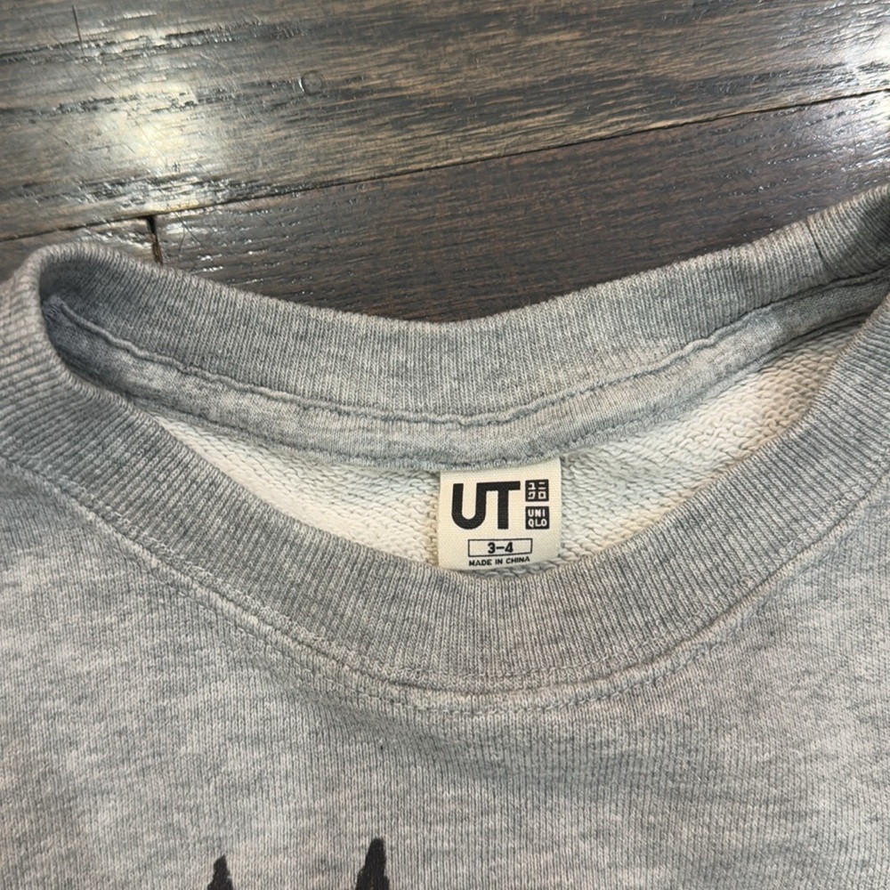 Uni Qlo Unisex Sweatshirt - Picture 3 of 5